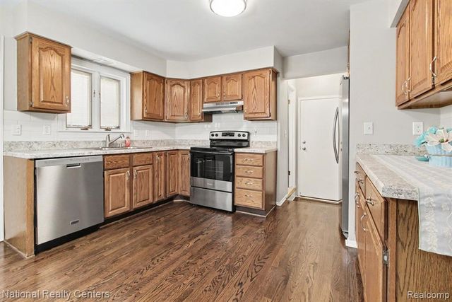 35977 Dover Street, Livonia, MI 48150