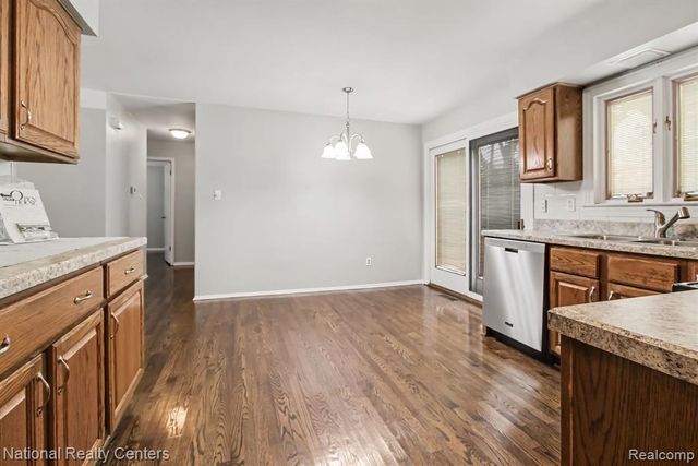 35977 Dover Street, Livonia, MI 48150