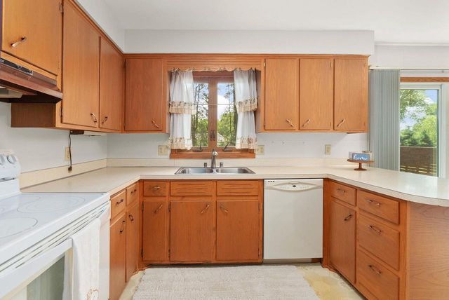 5319 Autumn Lane, Mcfarland, WI 53558