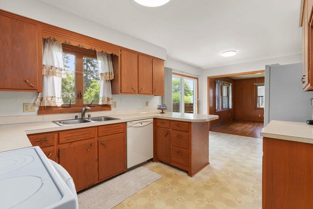 5319 Autumn Lane, Mcfarland, WI 53558