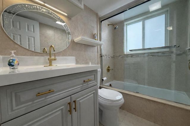 1950 Lake Osborne Drive 18, Lake Worth, FL 33461