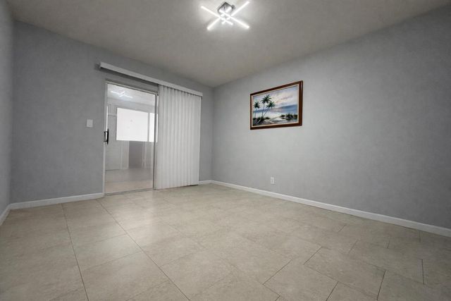1950 Lake Osborne Drive 18, Lake Worth, FL 33461