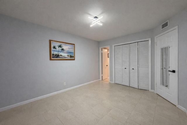 1950 Lake Osborne Drive 18, Lake Worth, FL 33461