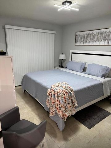 1950 Lake Osborne Drive 18, Lake Worth, FL 33461