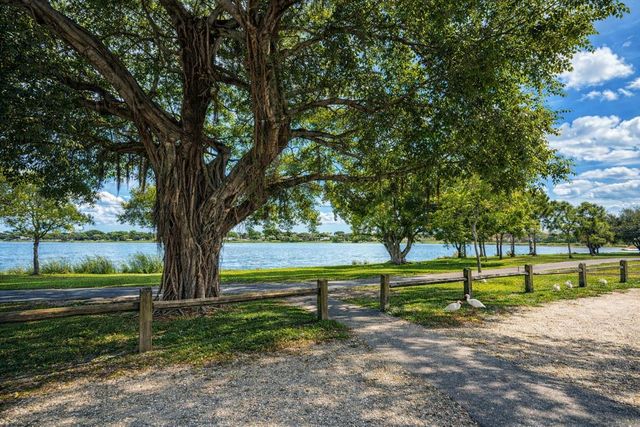 1950 Lake Osborne Drive 18, Lake Worth, FL 33461