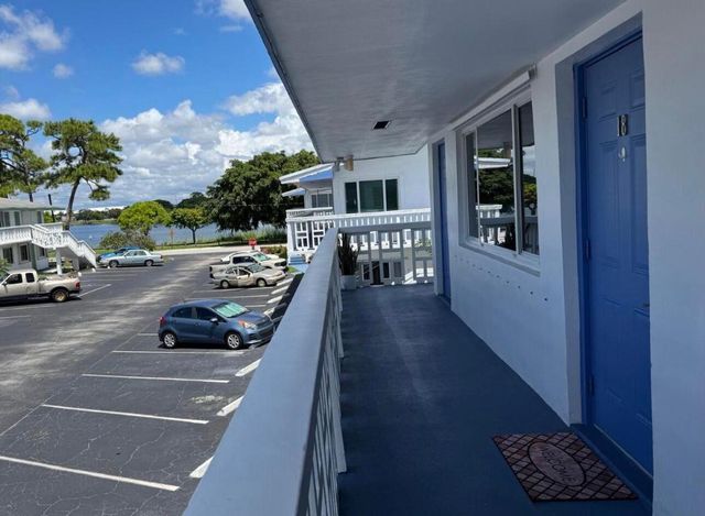 1950 Lake Osborne Drive 18, Lake Worth, FL 33461