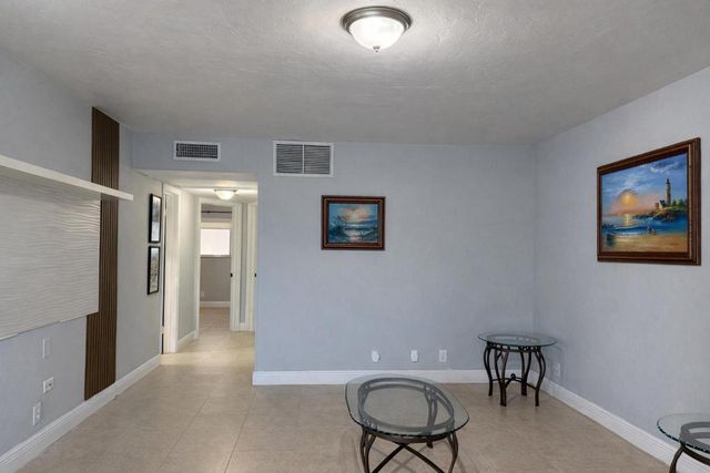 1950 Lake Osborne Drive 18, Lake Worth, FL 33461