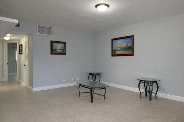 1950 Lake Osborne Drive 18, Lake Worth, FL 33461