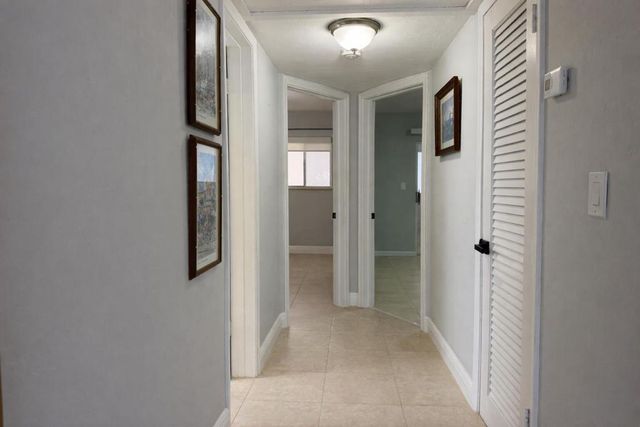 1950 Lake Osborne Drive 18, Lake Worth, FL 33461