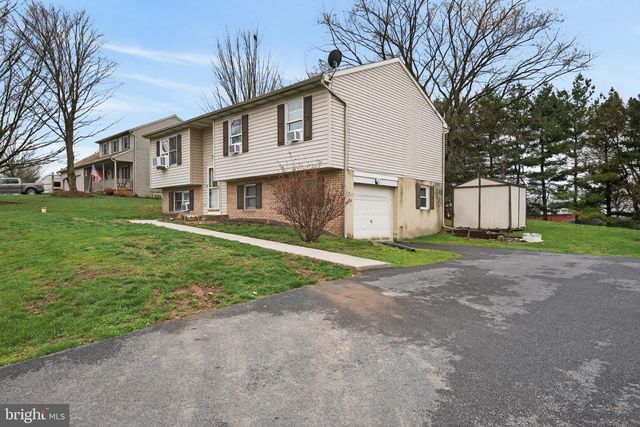 1390 CAROLE LN, Manheim, PA 17545