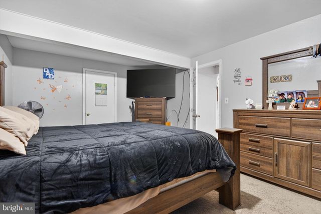 1390 CAROLE LN, Manheim, PA 17545