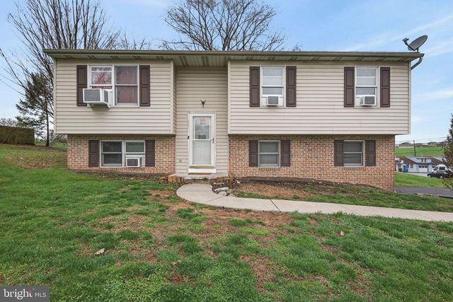 1390 CAROLE LN, Manheim, PA 17545
