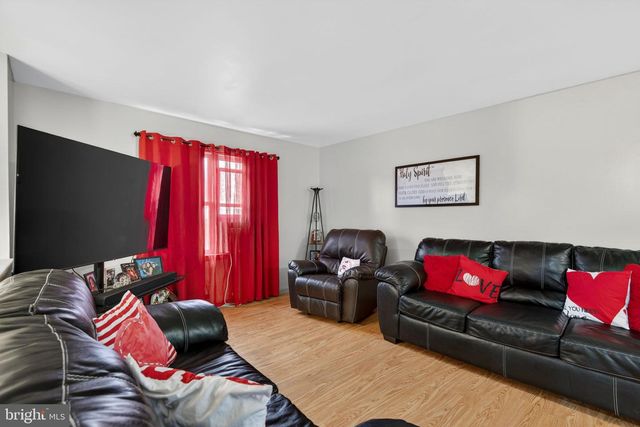 1390 CAROLE LN, Manheim, PA 17545