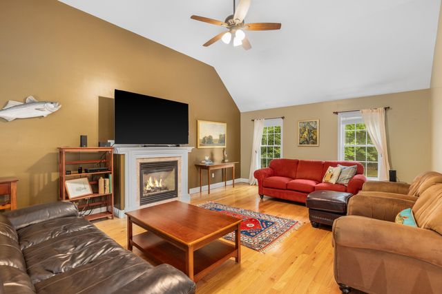 33 PISCATAQUA Road, Dover, NH 03820