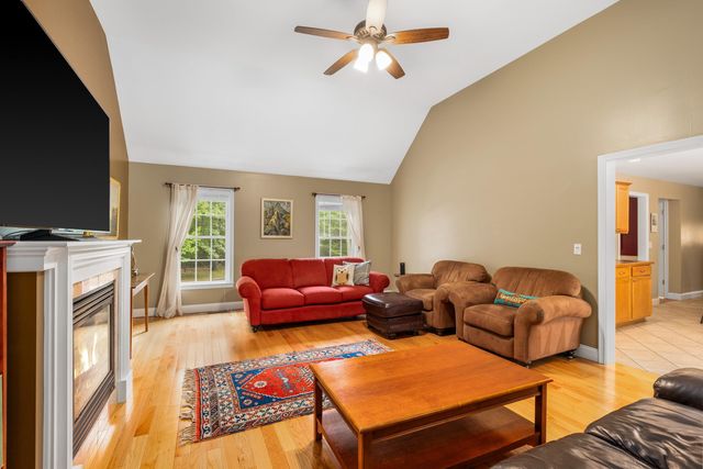 33 PISCATAQUA Road, Dover, NH 03820