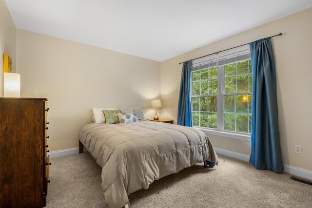 33 PISCATAQUA Road, Dover, NH 03820