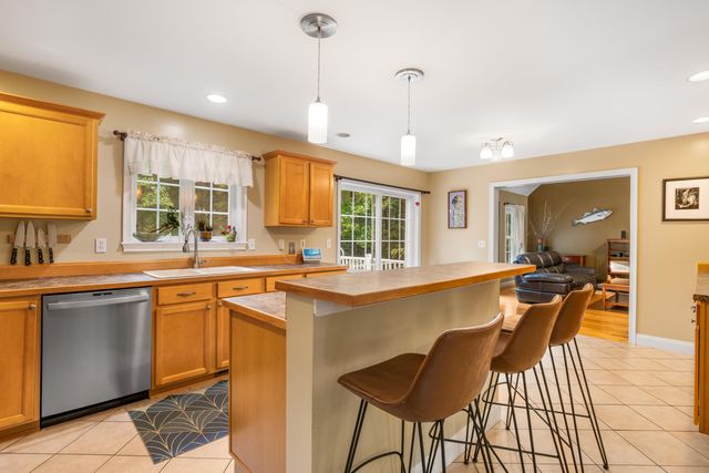 33 PISCATAQUA Road, Dover, NH 03820