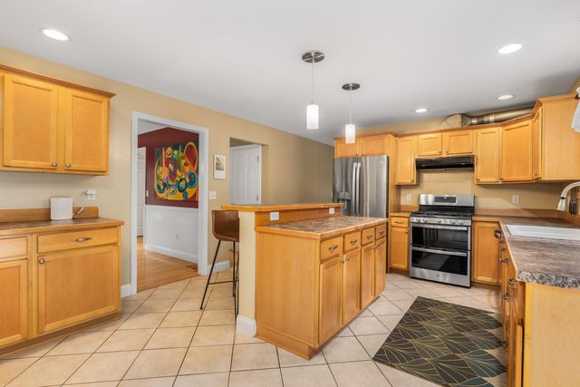 33 PISCATAQUA Road, Dover, NH 03820