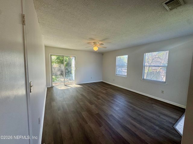 8846 CAVENDER Drive, Jacksonville, FL 32216