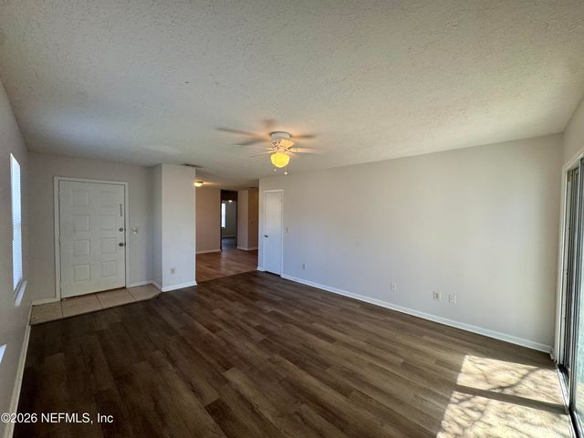 8846 CAVENDER Drive, Jacksonville, FL 32216