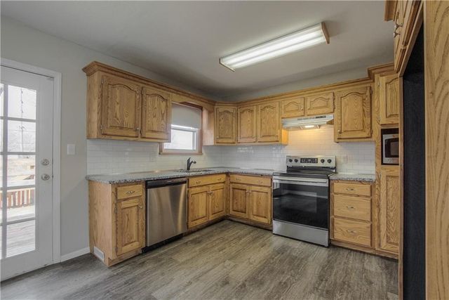 16524 E 35th Street, Independence, MO 64055