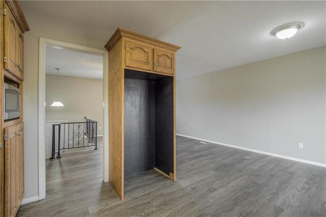 16524 E 35th Street, Independence, MO 64055