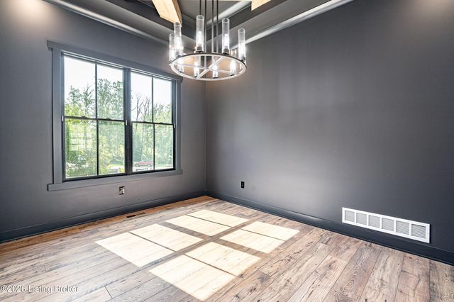 807 Wooded Ridge Dr, New Albany, IN 47150