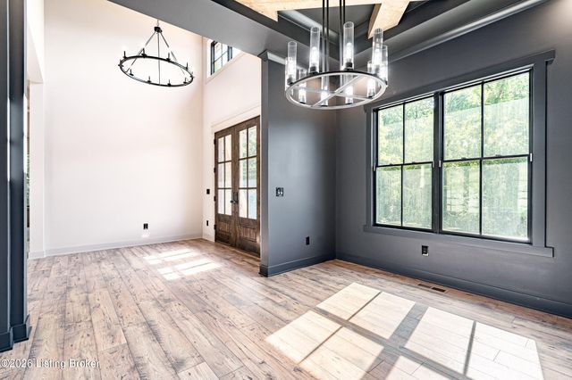 807 Wooded Ridge Dr, New Albany, IN 47150