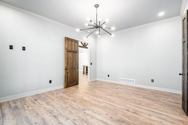 807 Wooded Ridge Dr, New Albany, IN 47150