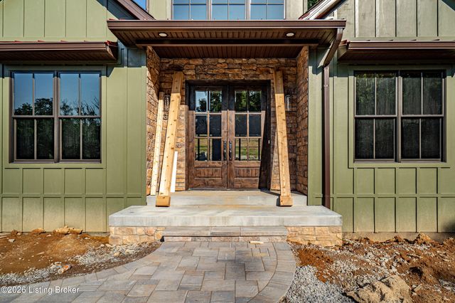 807 Wooded Ridge Dr, New Albany, IN 47150