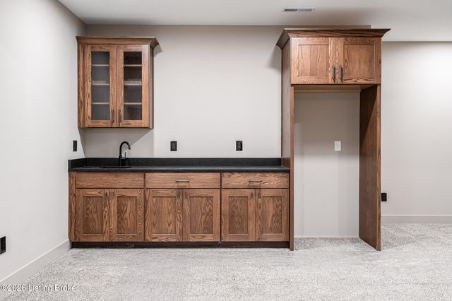807 Wooded Ridge Dr, New Albany, IN 47150