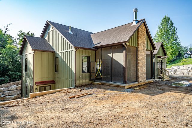 807 Wooded Ridge Dr, New Albany, IN 47150