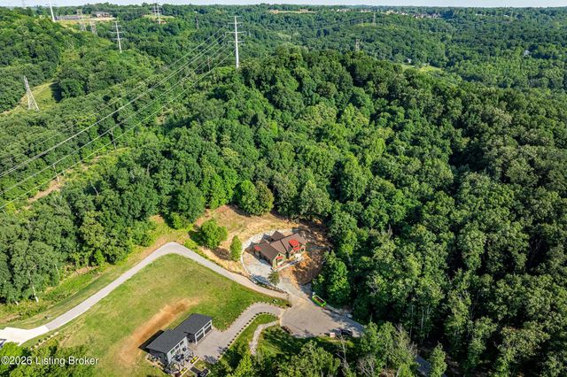 807 Wooded Ridge Dr, New Albany, IN 47150