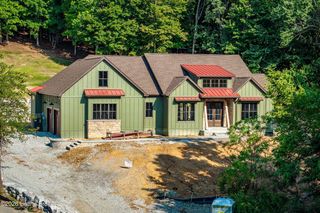 807 Wooded Ridge Dr, New Albany, IN 47150