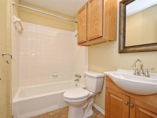 415 Fantail LOOP A, Austin, TX 78734