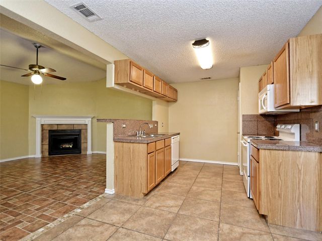 415 Fantail LOOP A, Austin, TX 78734