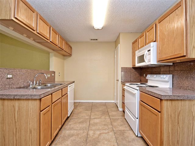 415 Fantail LOOP A, Austin, TX 78734