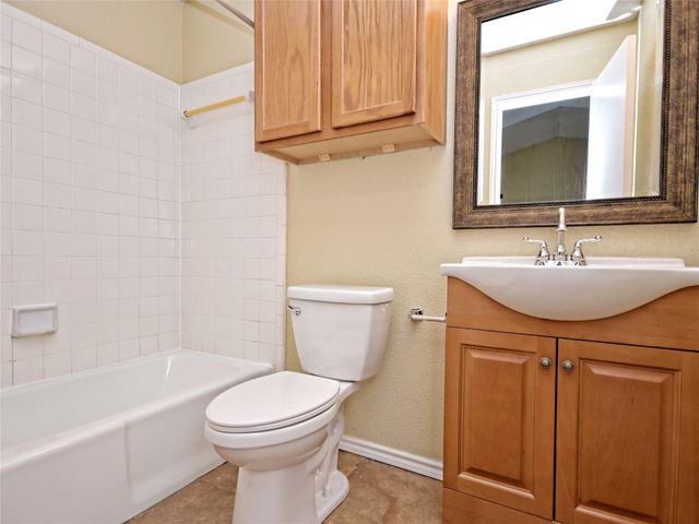 415 Fantail LOOP A, Austin, TX 78734