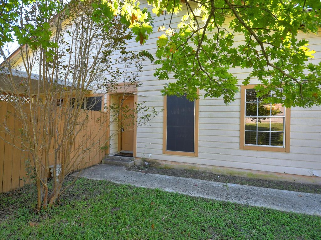 415 Fantail LOOP A, Austin, TX 78734