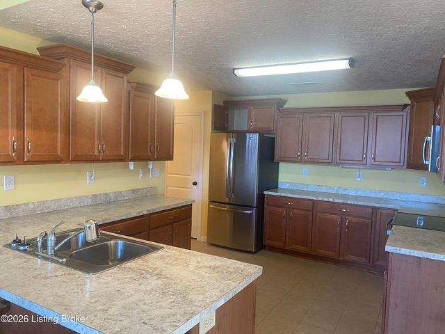 283 Adrian Ave, Mt Washington, KY 40047