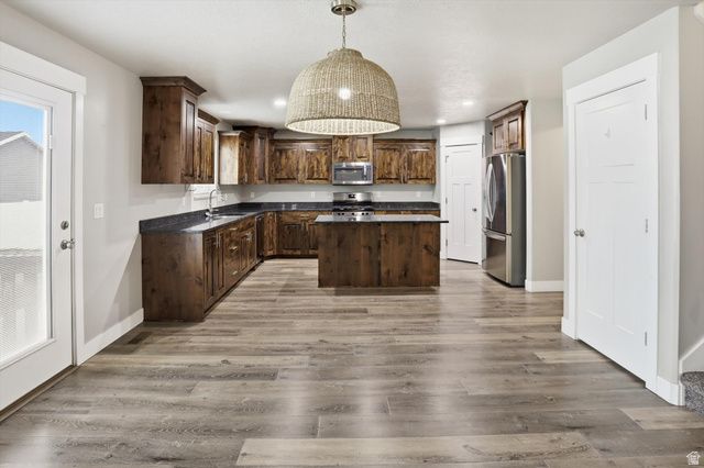 2142 W 3100 S, West Haven, UT 84401