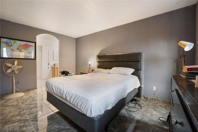 6548 Shining Sand Avenue, Las Vegas, NV 89142