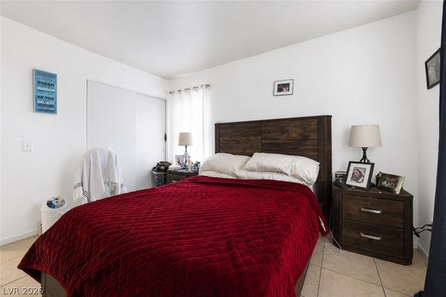 6548 Shining Sand Avenue, Las Vegas, NV 89142