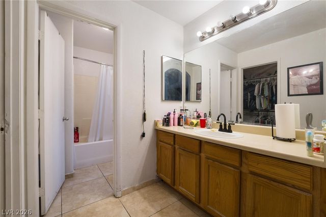 6548 Shining Sand Avenue, Las Vegas, NV 89142