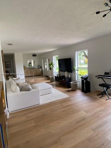 9760 SW 128th St, Miami, FL 33176