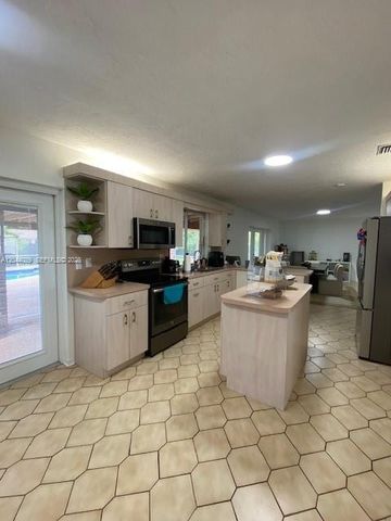 9760 SW 128th St, Miami, FL 33176