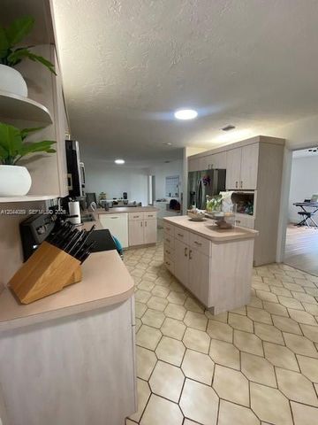9760 SW 128th St, Miami, FL 33176