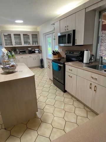 9760 SW 128th St, Miami, FL 33176