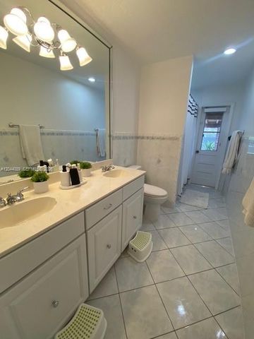 9760 SW 128th St, Miami, FL 33176