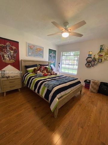 9760 SW 128th St, Miami, FL 33176